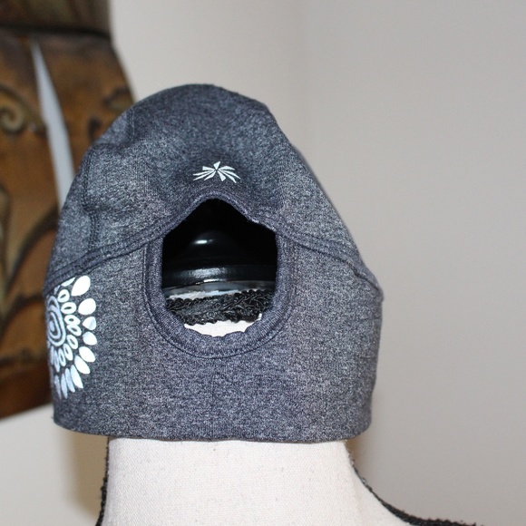 Athleta, GRAY graphic running hat with ponytail  hole beanie - Picture 3 of 7